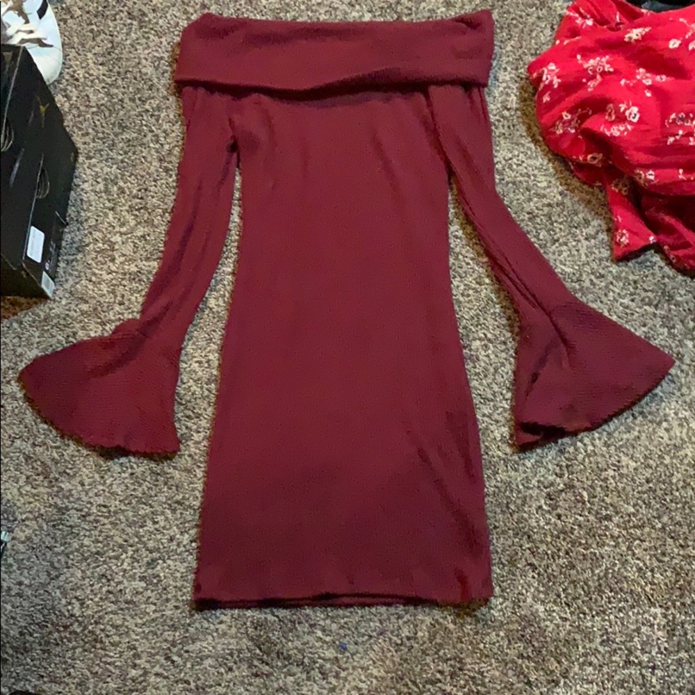 Off the shoulders tight body con mini dress